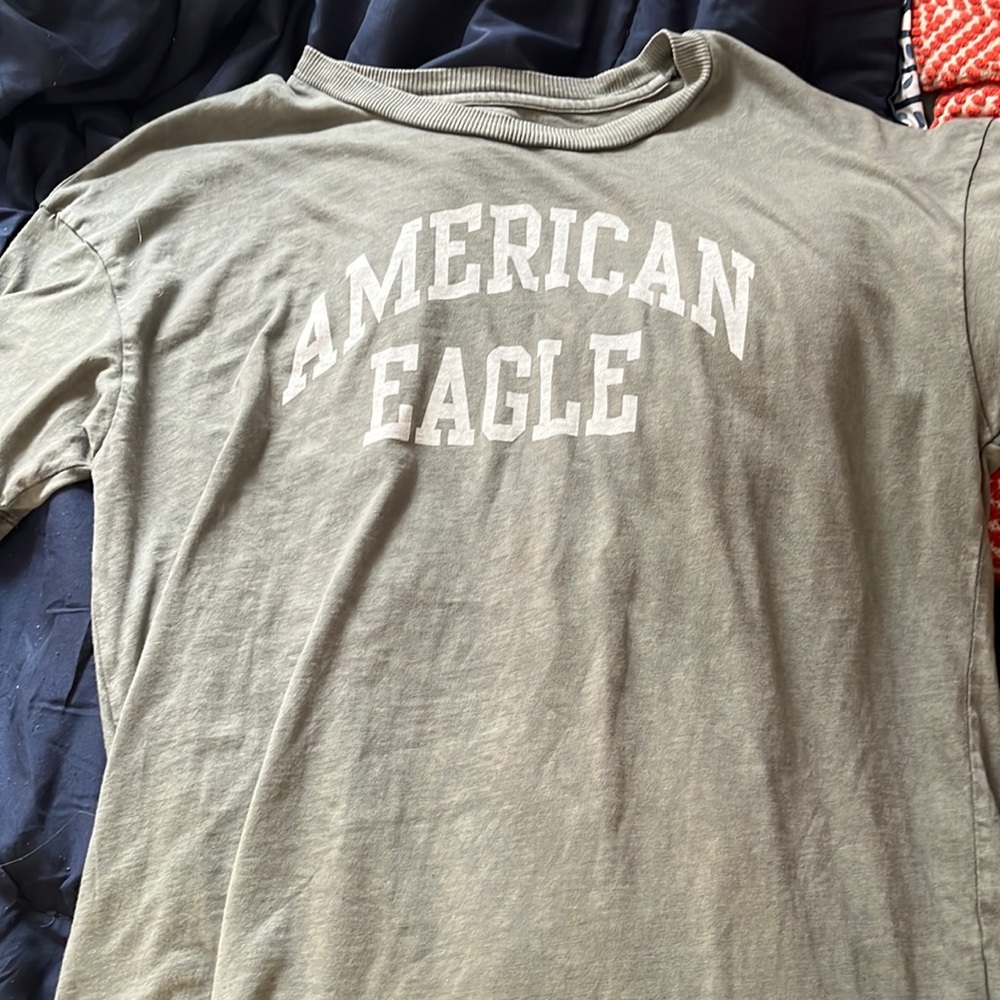 american Eagle tee